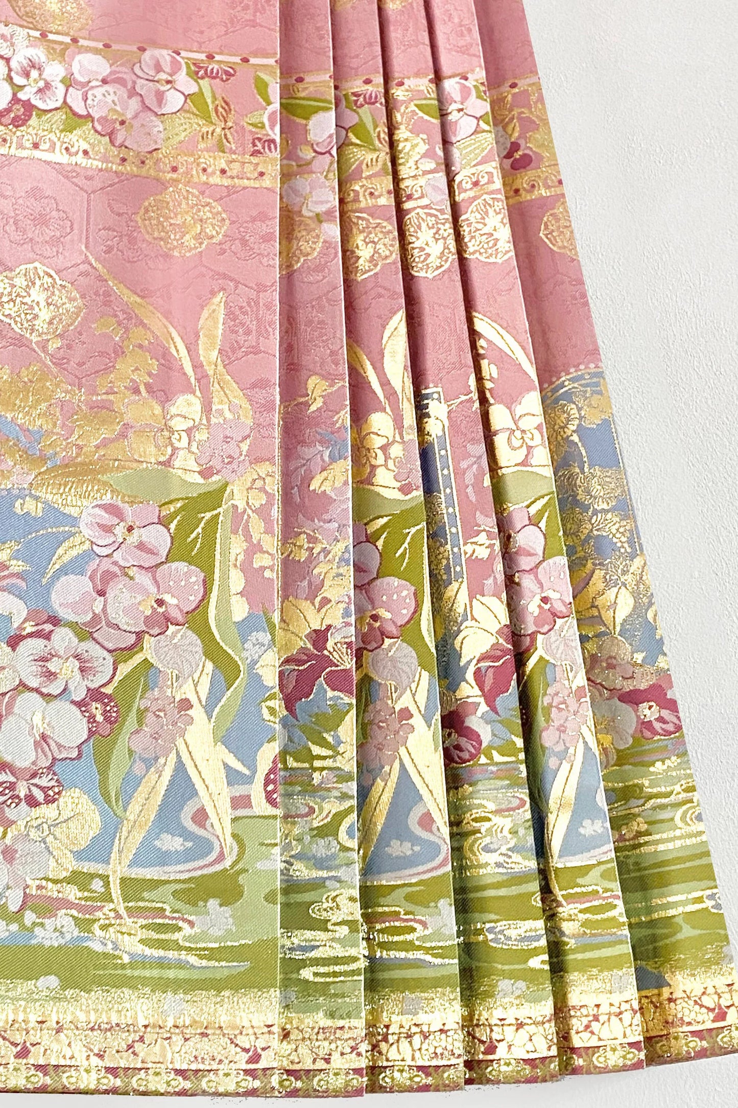 Ming Dynasty x Modern Hanfu: Petal Glow 沁水粉玉