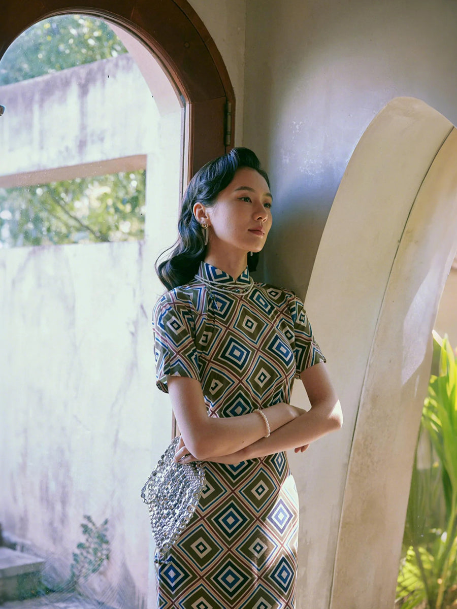 Fang Hui 芳回 - Spring and Summer Short Sleeve Hong Kong-Style Cotton Cheongsam (Preorder)