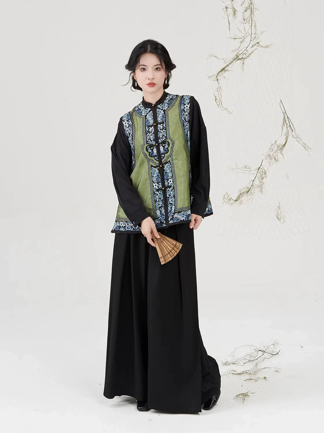 Modern Qing Dynasty Outfit: Porcelain 茗瓷 (Preorder)