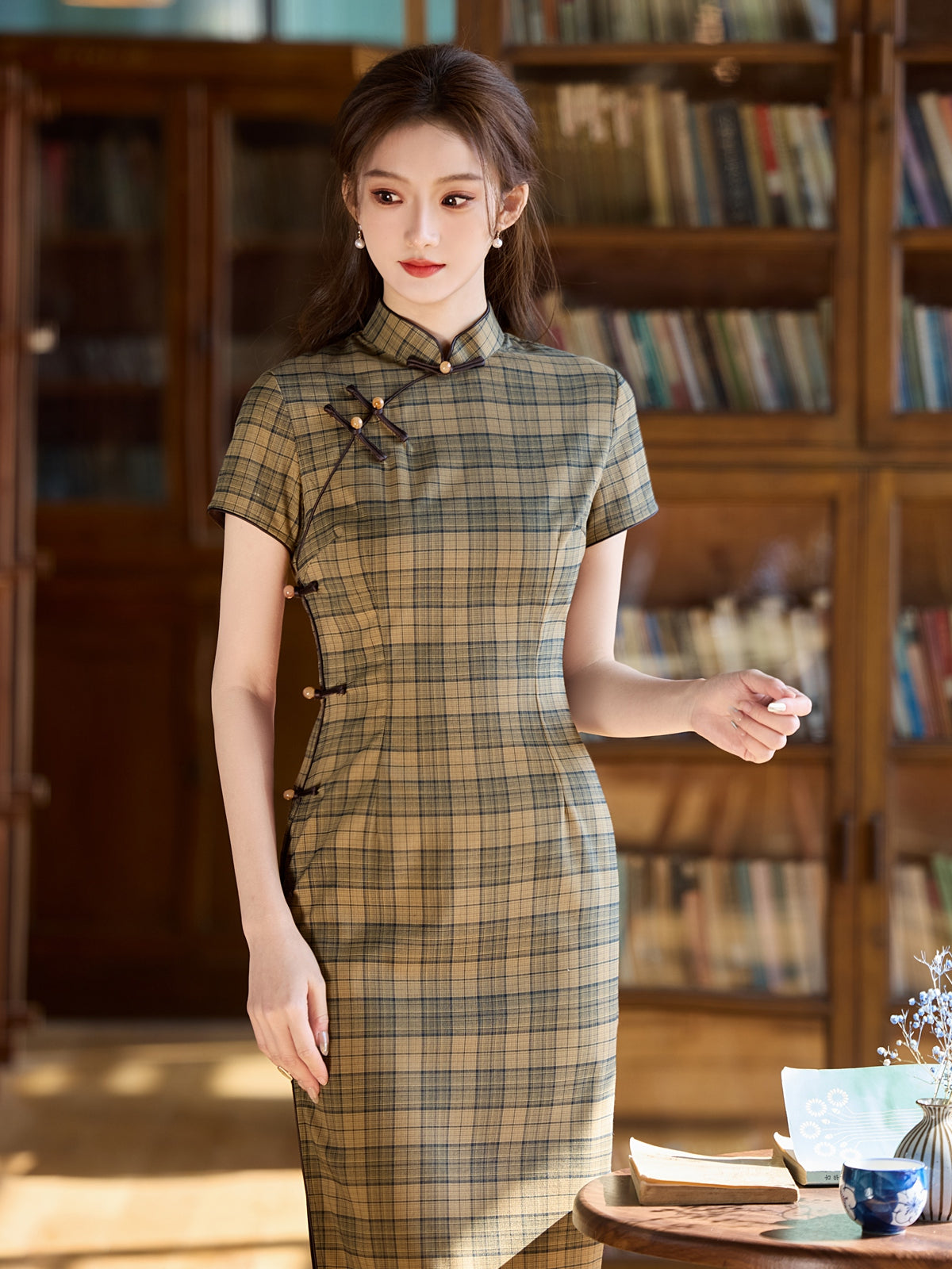 Fu Nanzhi 赋南枝 - Short Sleeve Retro Checkered Style Midi Cheongsam