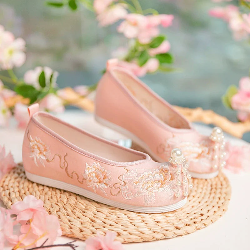 Maeve - Embroidered Chinese Hanfu Shoes