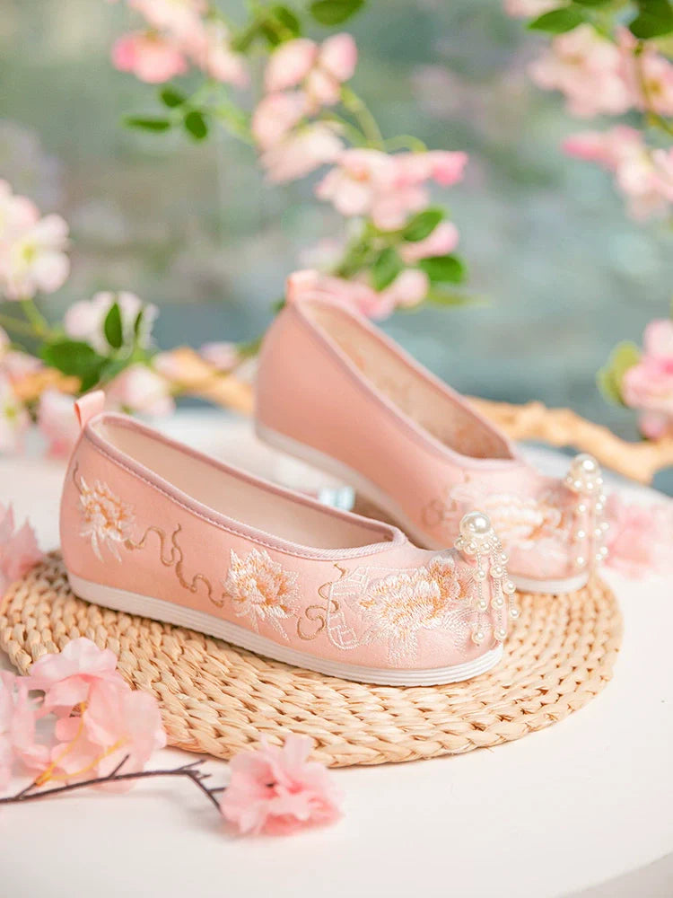 Maeve - Embroidered Chinese Hanfu Shoes