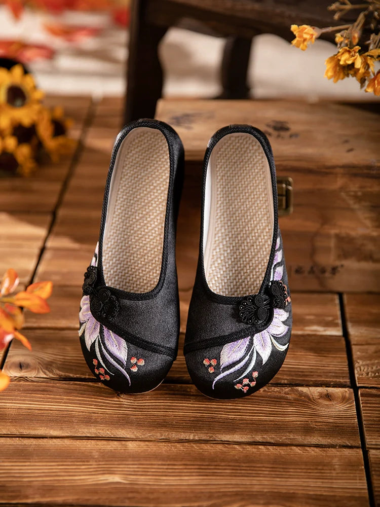 Brielle - Embroidered Chinese Style Shoes