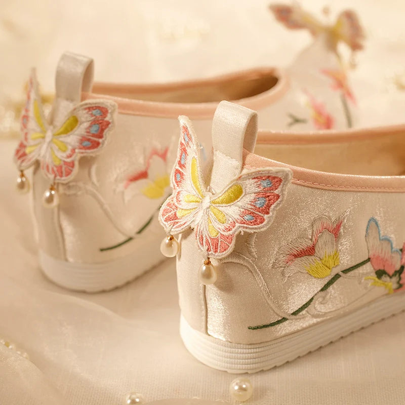 Butterfly Notes – Embroidered Chinese Hanfu Shoes