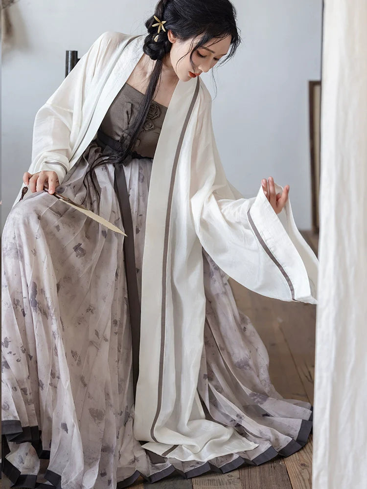 Song Dynasty x Modern Hanfu: Mountain Hut 山居 (Preorder)