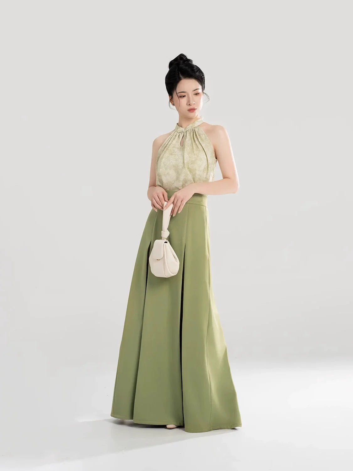 碧春居 Bi Chunju - Song Dynasty Halter-neck Sleeveless Top, Three-pleated Elastic Skirt (Preorder)