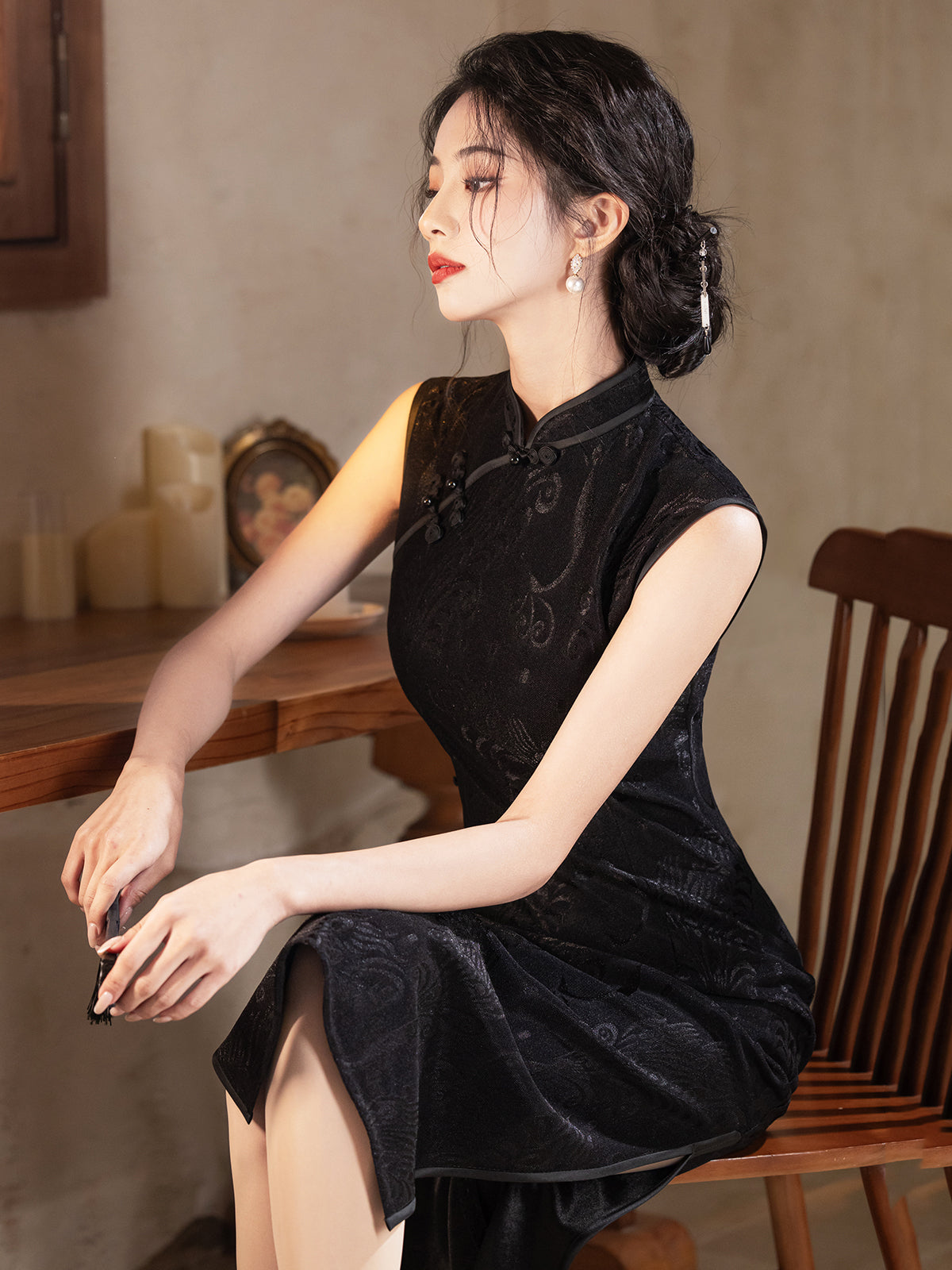 Moyu Lingyun 墨羽灵韵 - Sleeveless Old Shanghai Retro Style Black Cheongsam