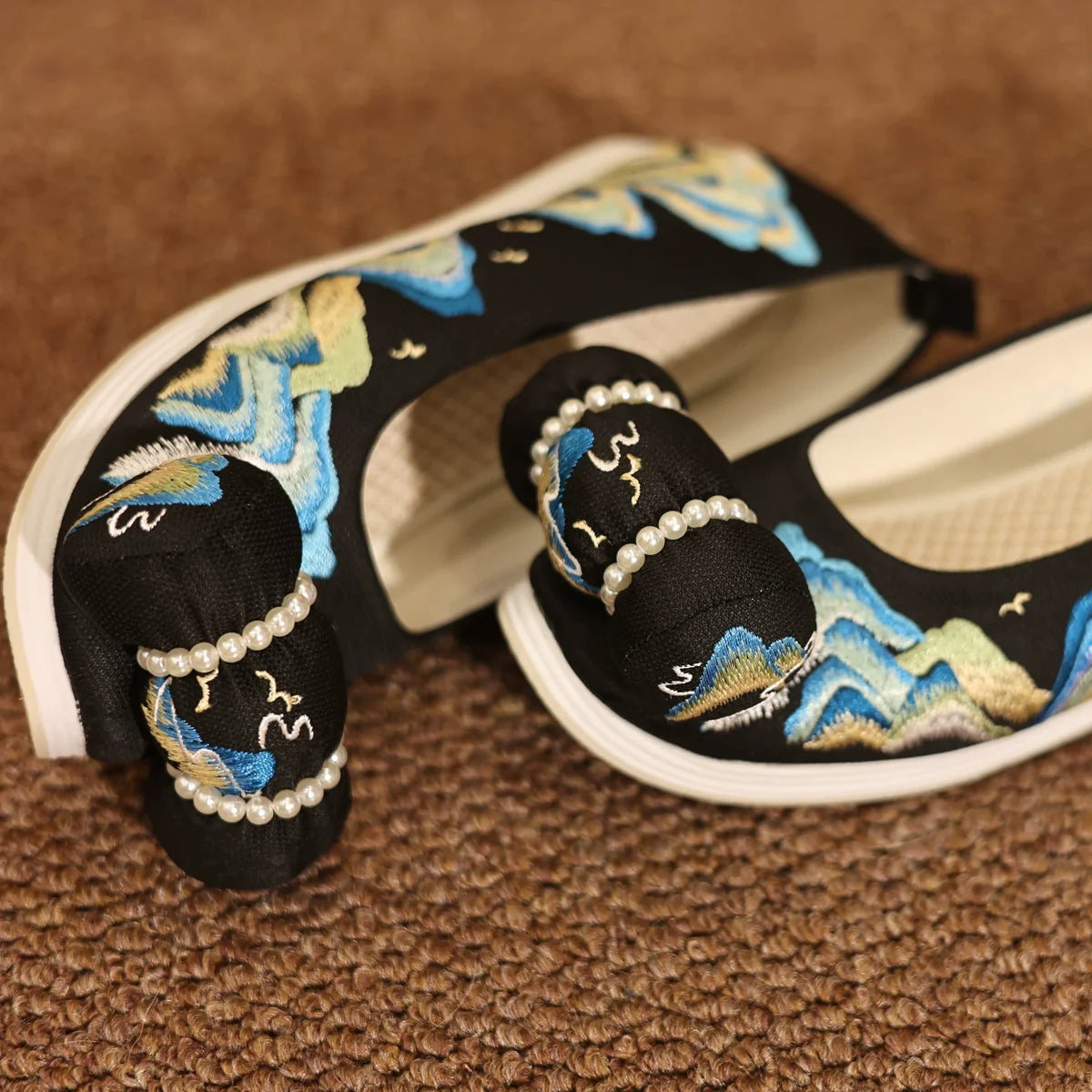 Riley - Embroidered Chinese Hanfu Bow Shoes