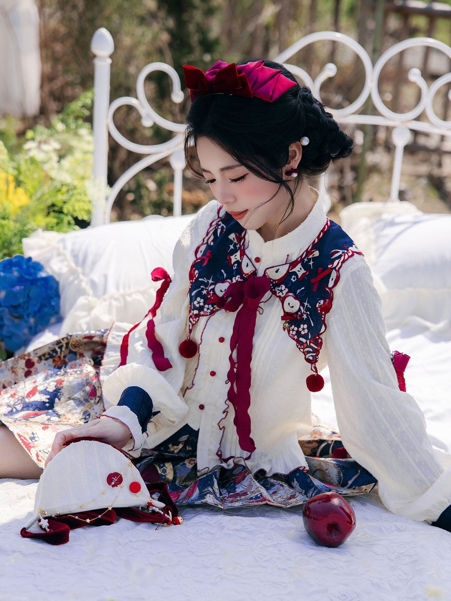 Snow White's Apple 苹果酥 - Ming Dynasty Modern Hanfu and Mamianqun (Preorder)