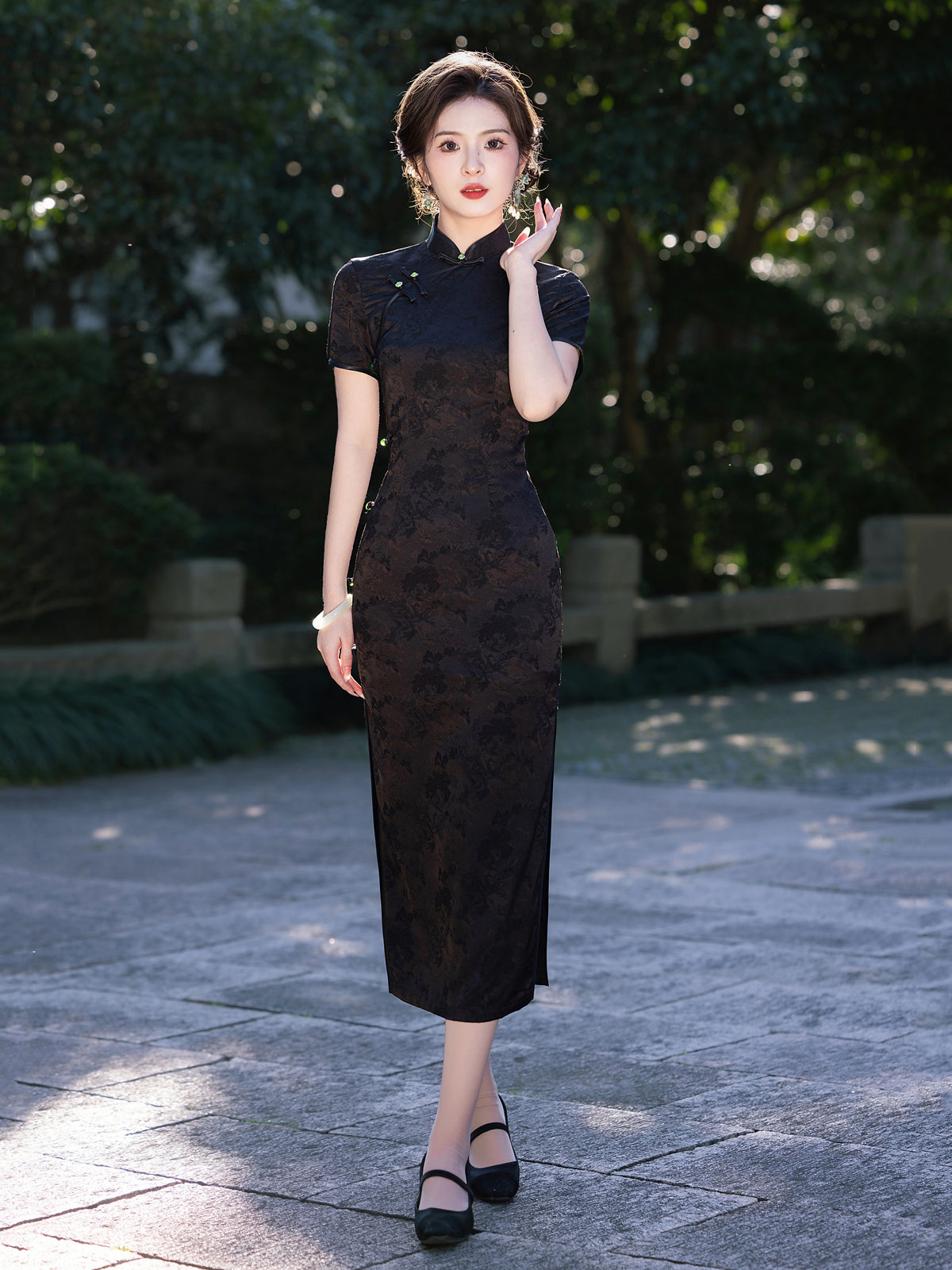 Phantom Flower Shadow 幽花暗影 - Short Sleeve Black Cheongsam