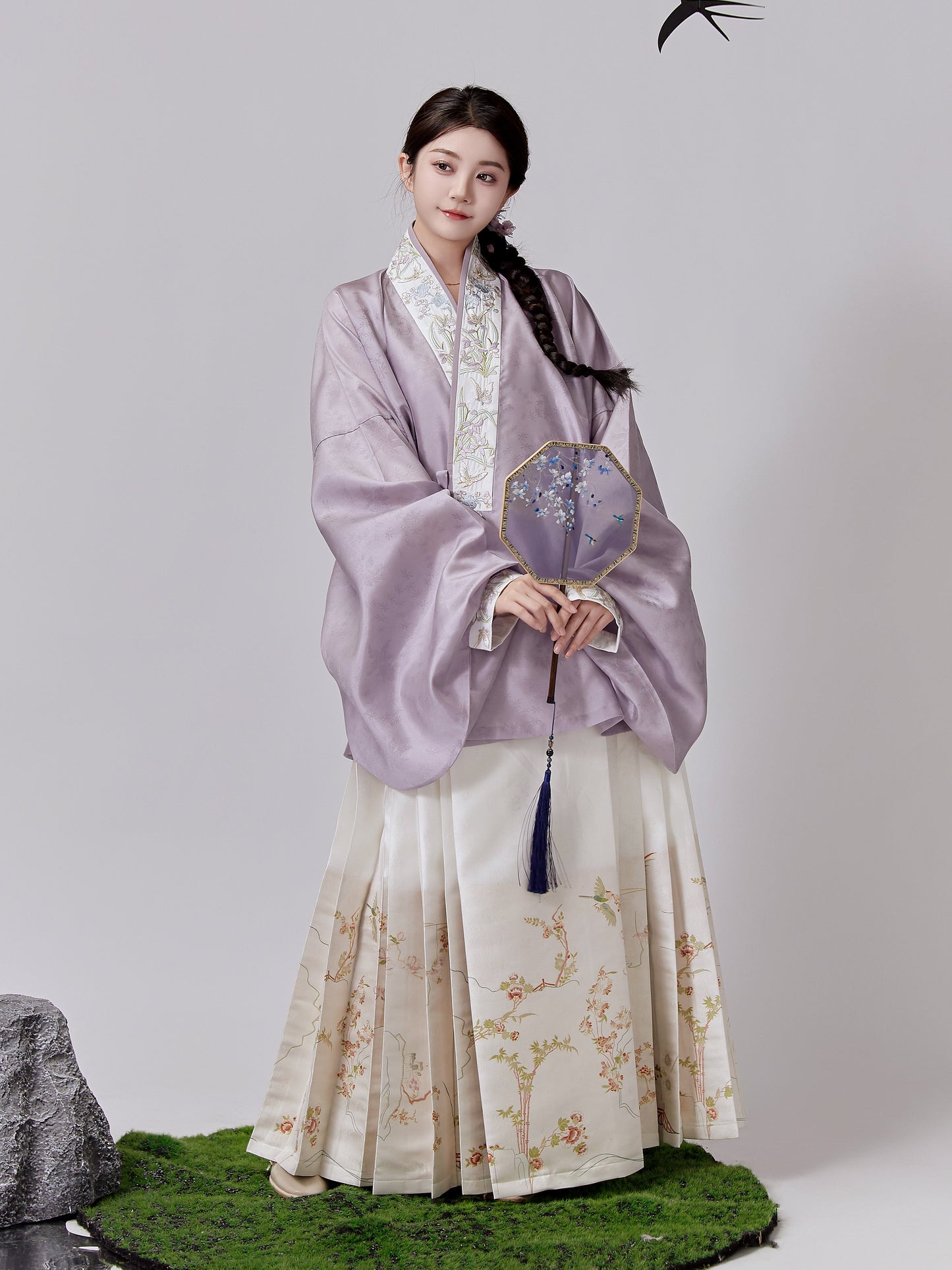 Lan Shao 兰韶 - Cross Collar Top & Mamianqun Ming Dynasty Hanfu Set