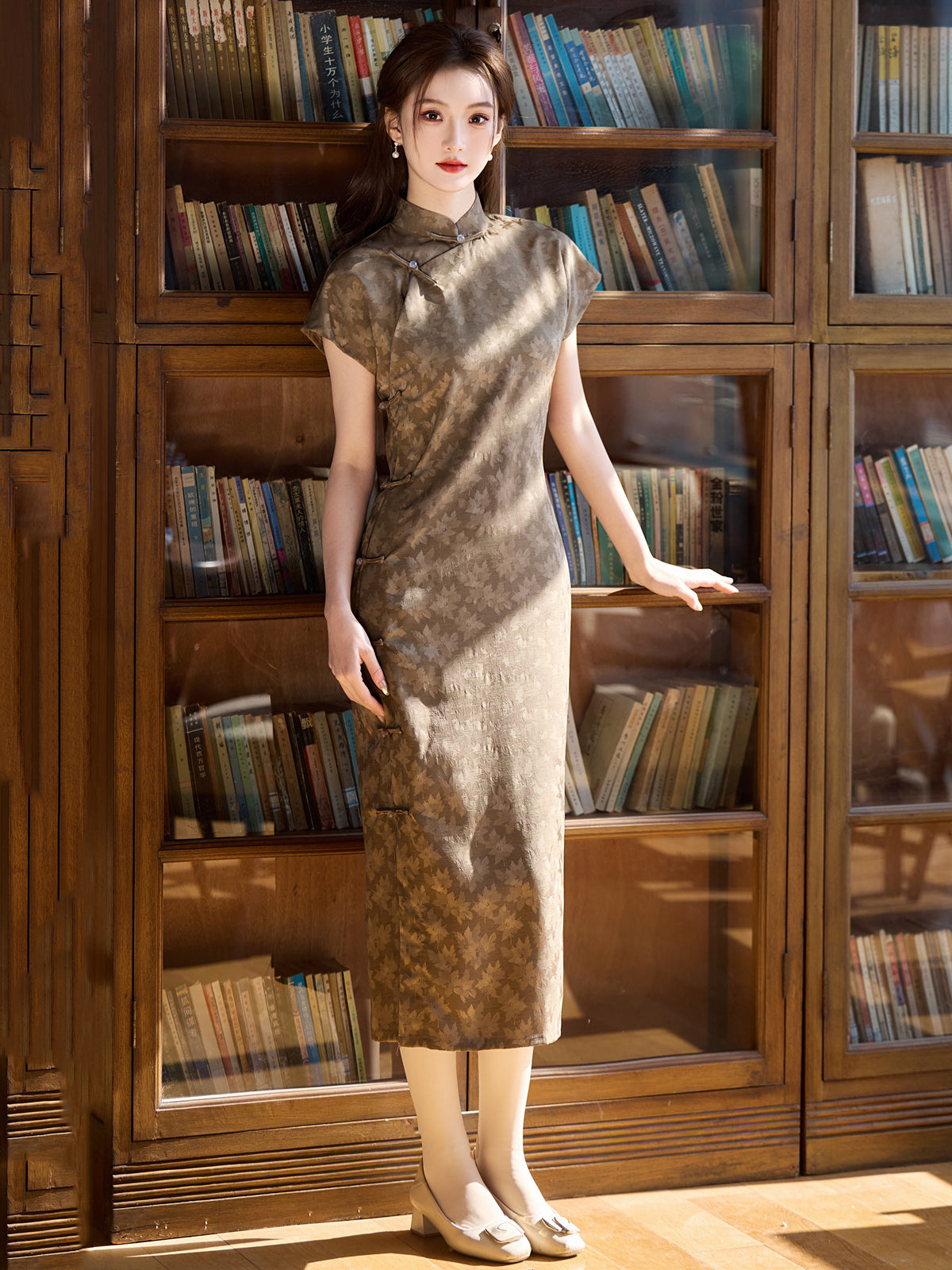 Mocha Maple Leaves 咖枫 - Short Sleeve Brown Midi Cheongsam