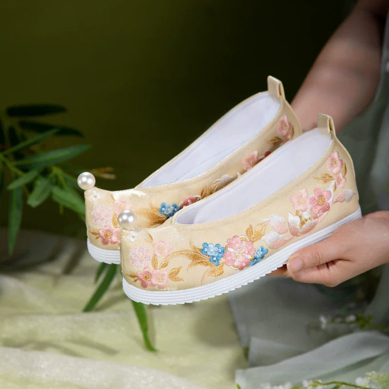 Kayla - Embroidered Chinese Hanfu Shoes