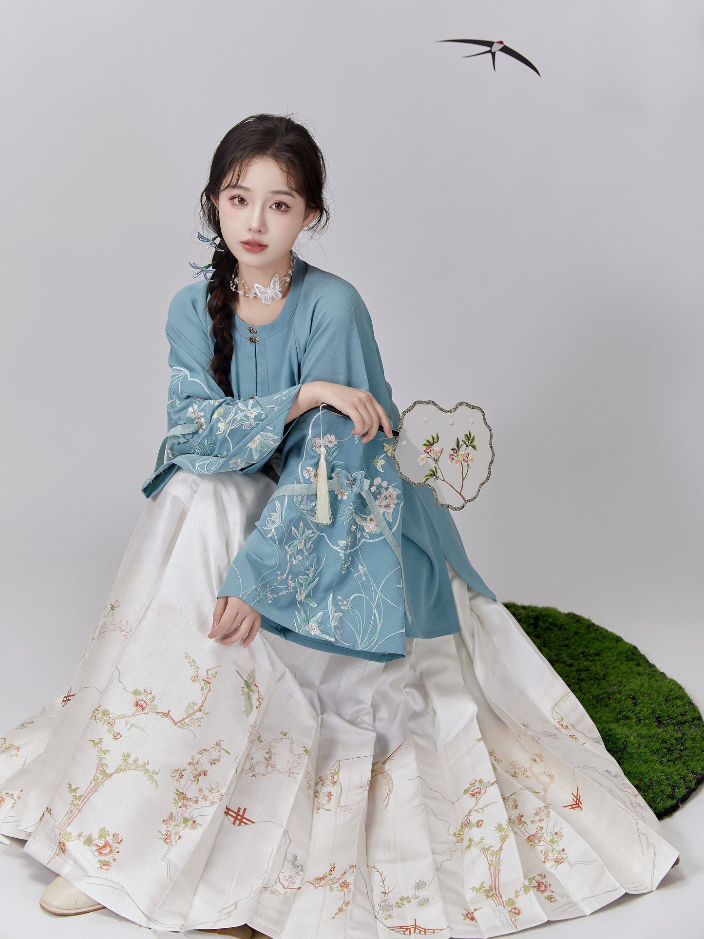 Yingshi 莺时 - Round Collar Top & Mamianqun Ming Dynasty Hanfu Set
