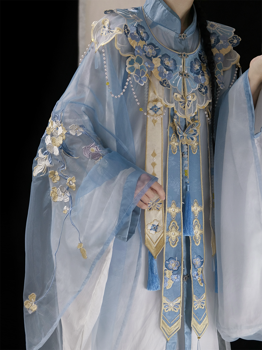 Jinluo 烬落 - Cloud Collar & Mamianqun Ming Dynasty Hanfu Set