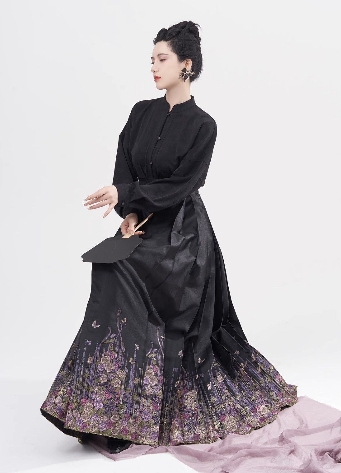 Ming Dynasty Modern Hanfu, Mamianqun, Rose Garden