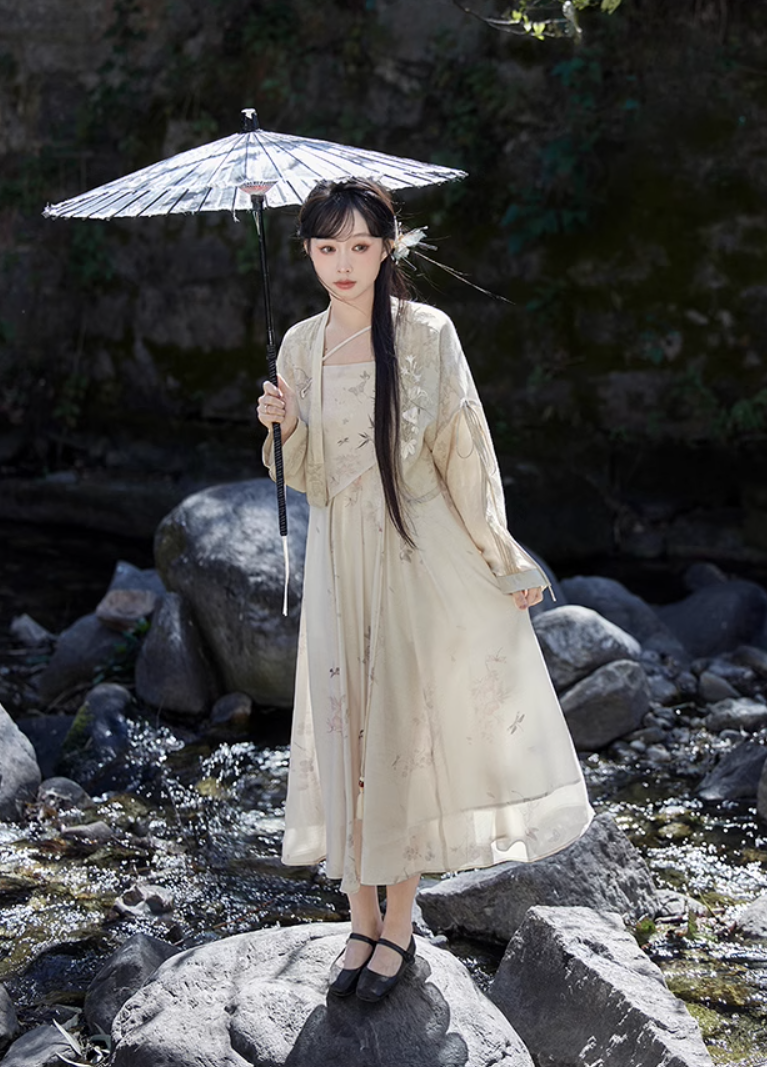 Tang Dynasty x Modern Hanfu: Flower Paper 花笺 (Preorder)