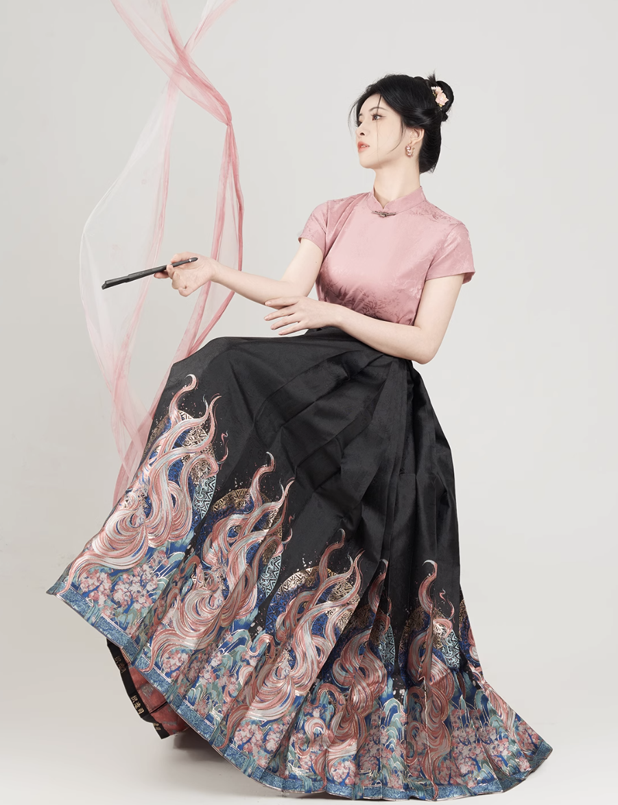 Ming Dynasty Modern Hanfu, Mamianqun, Nine Tails 九尾 (Preorder)