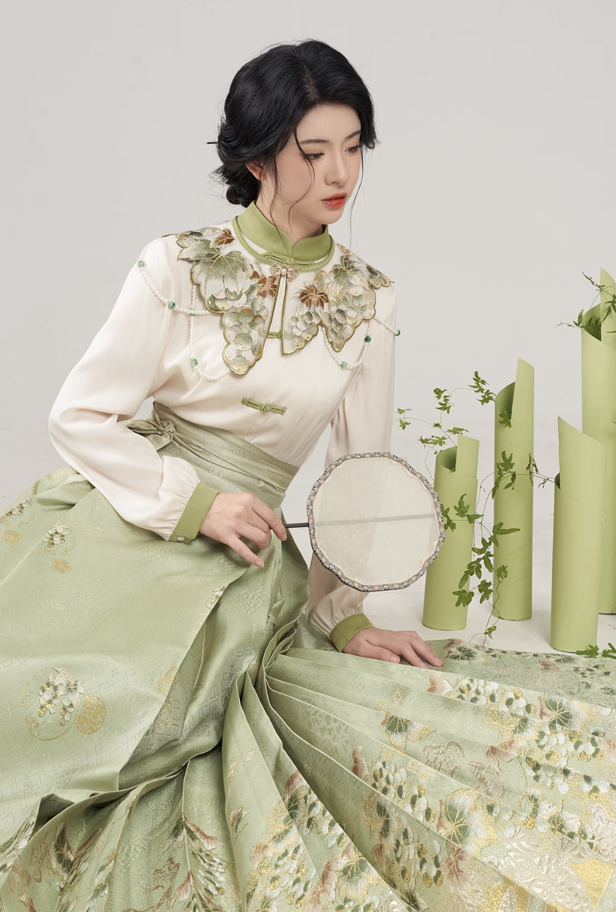 Ming Dynasty Modern Hanfu, Mamianqun, Sunshine Rose 阳光玫瑰 (Preorder)