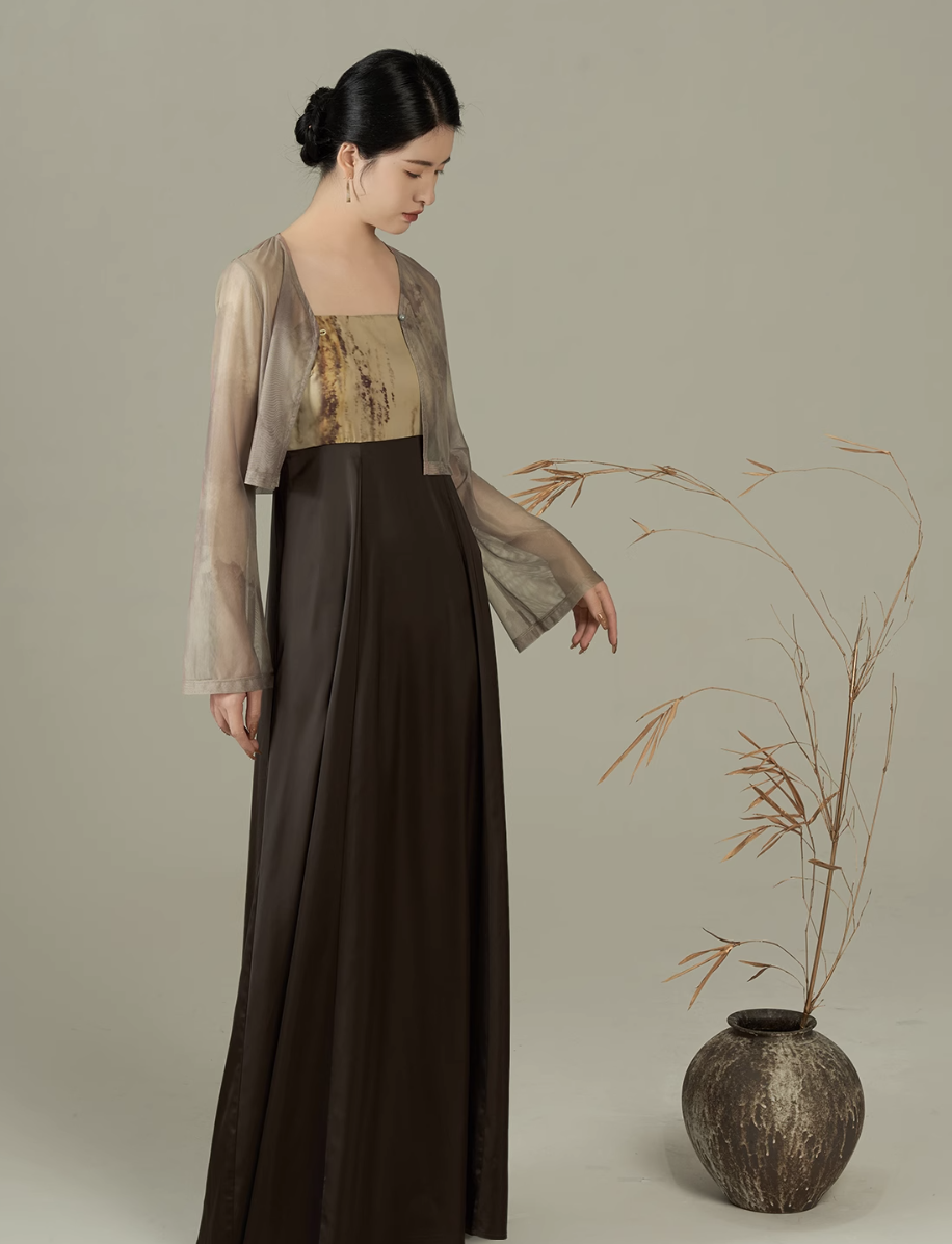 Tang Dynasty x Modern Hanfu: Drunk Woods 醉临 (Preorder)