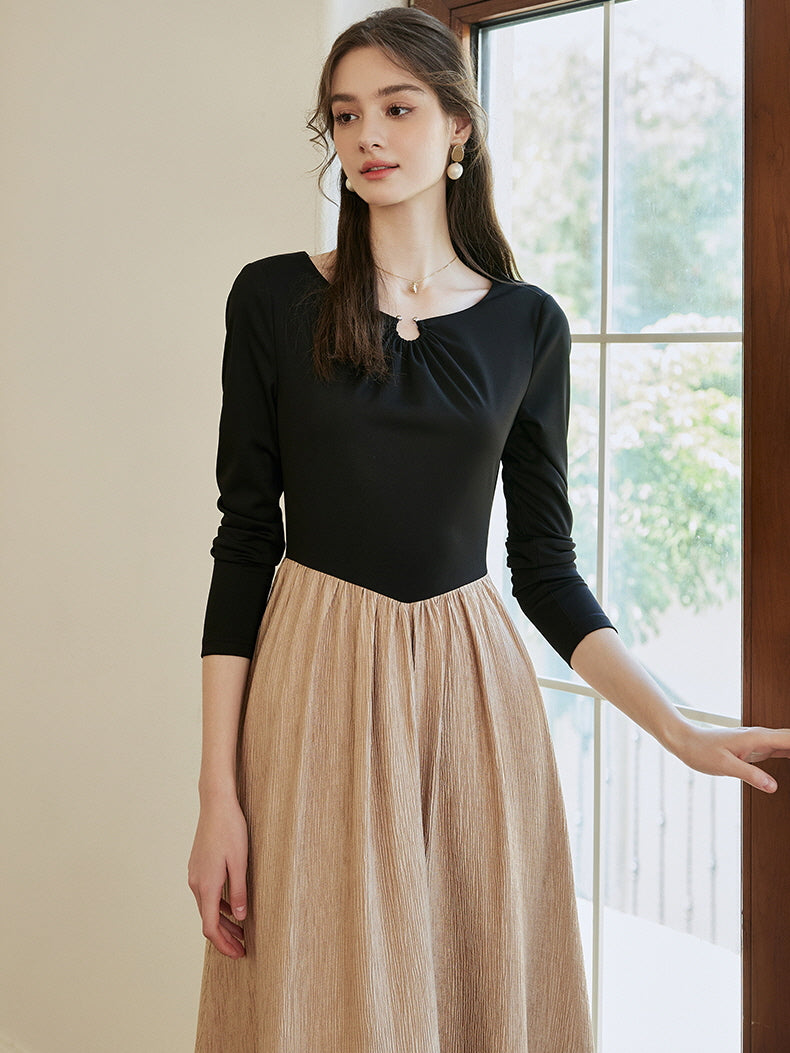 Elegant Contrast Knit and Pleated Maxi Dress