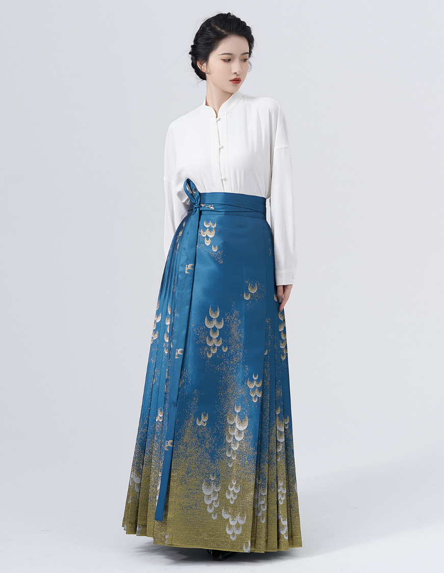 Ming Dynasty Modern Hanfu, Mamianqun, Mermaid Scales (Preorder)