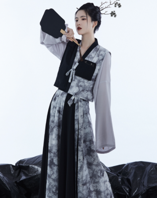 Modern Hanfu, Larrisa