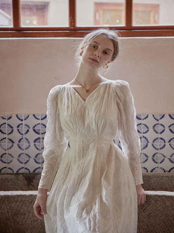 Ivory Blossom Reverie