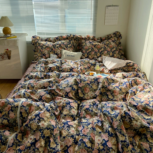 La Vie en Rose Bedding Set