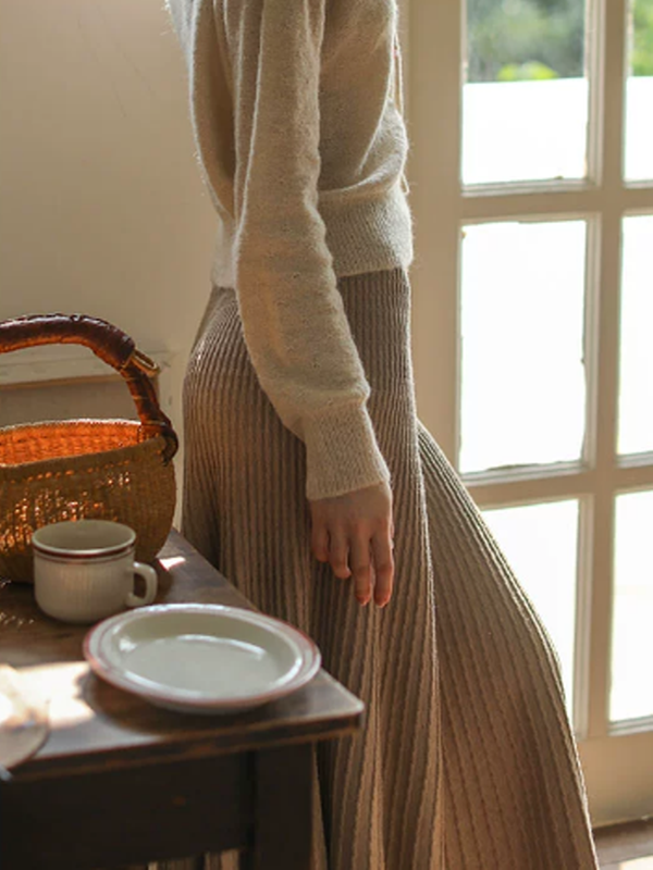 Simple Beige Pleated Wool Skirt