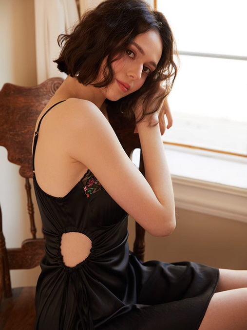 Elara's Retro Elegance Nightdress