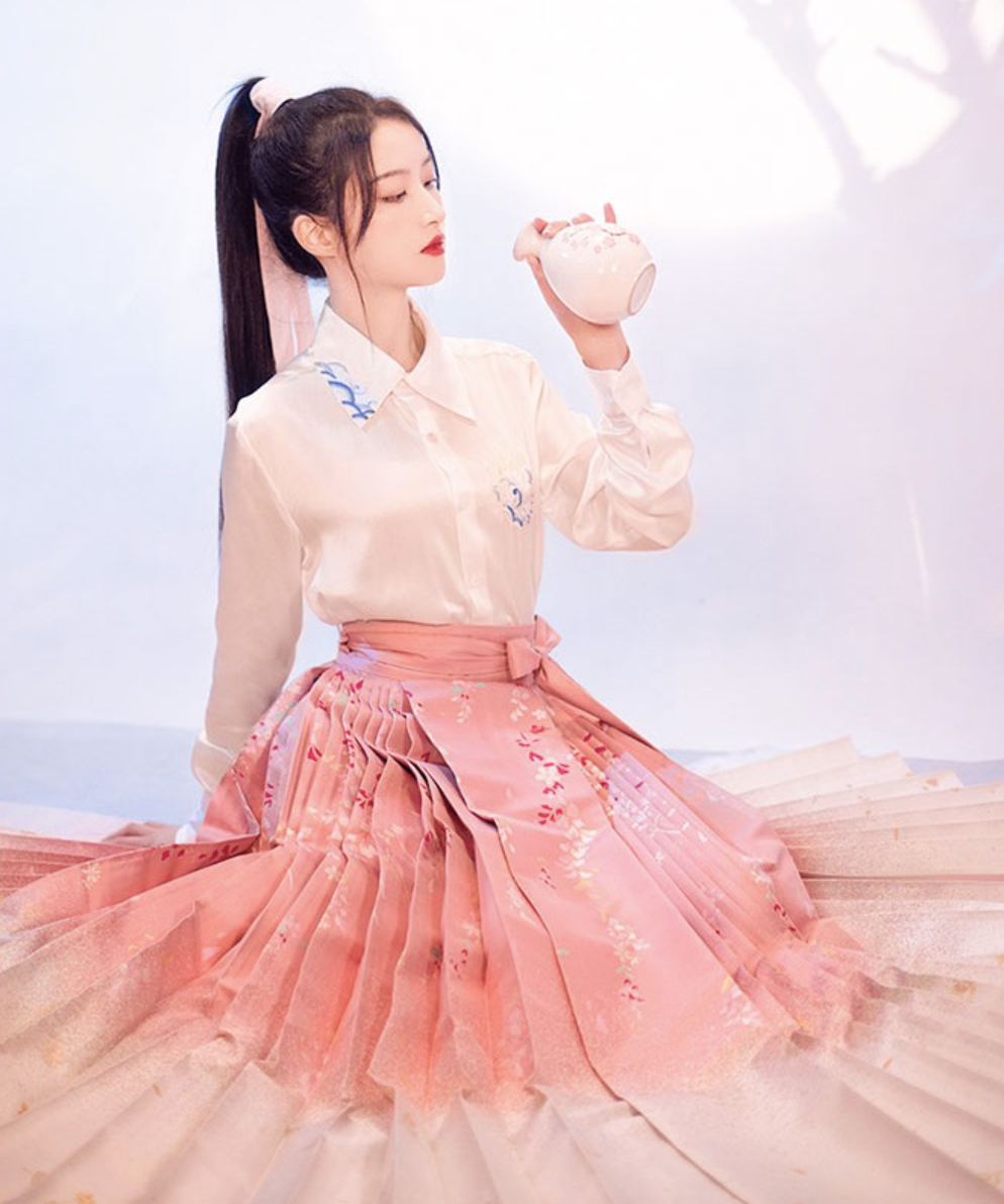 Ming Dynasty Modern Hanfu, Mamianqun, Sakura (Preorder)