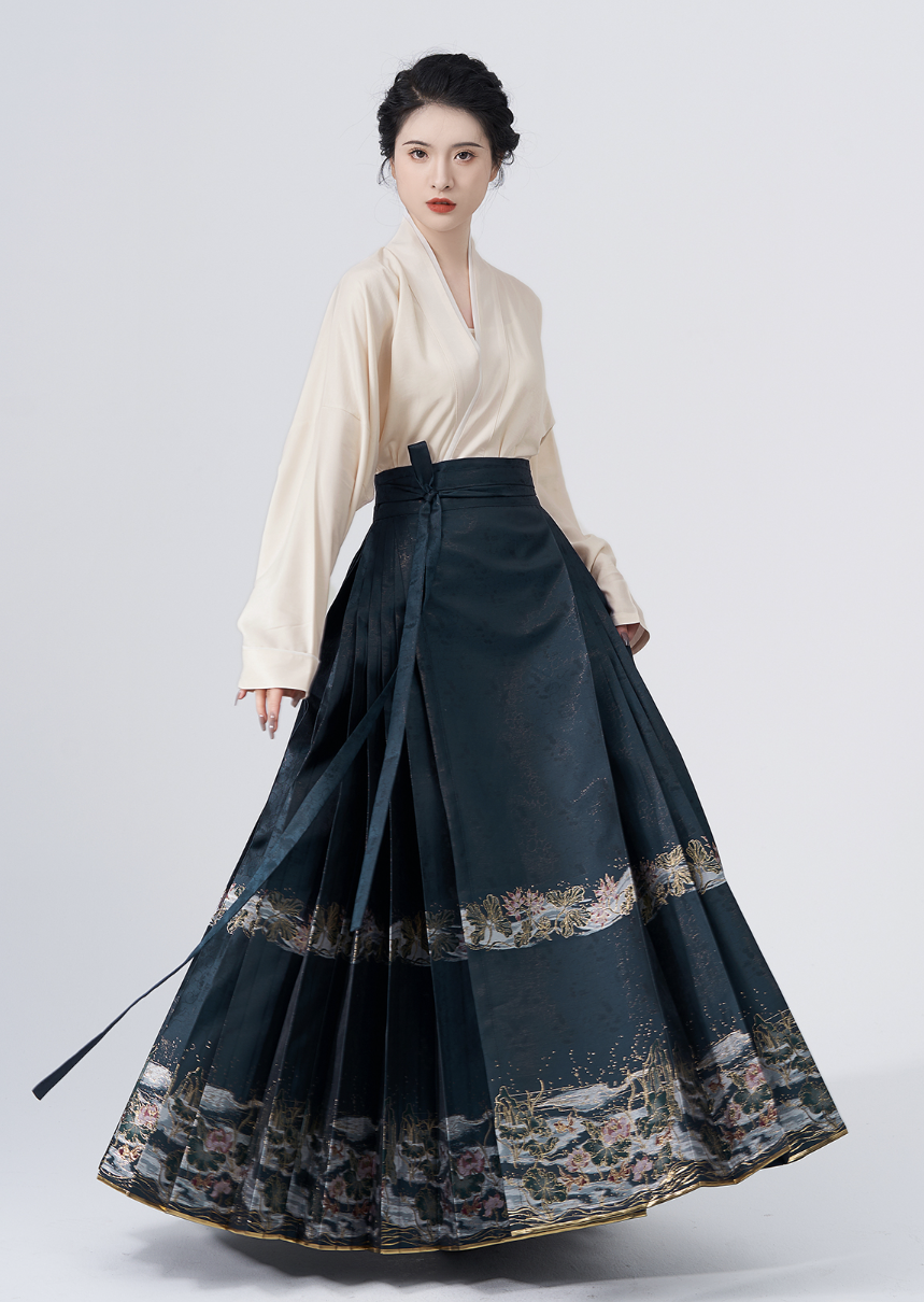 Ming Dynasty Modern Hanfu, Mamianqun, Starry Lotus (Preorder)