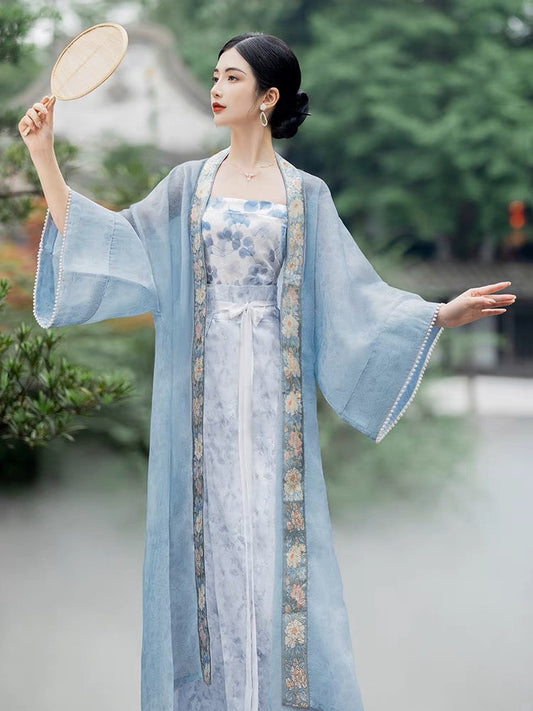 Modern Hanfu, Emilia