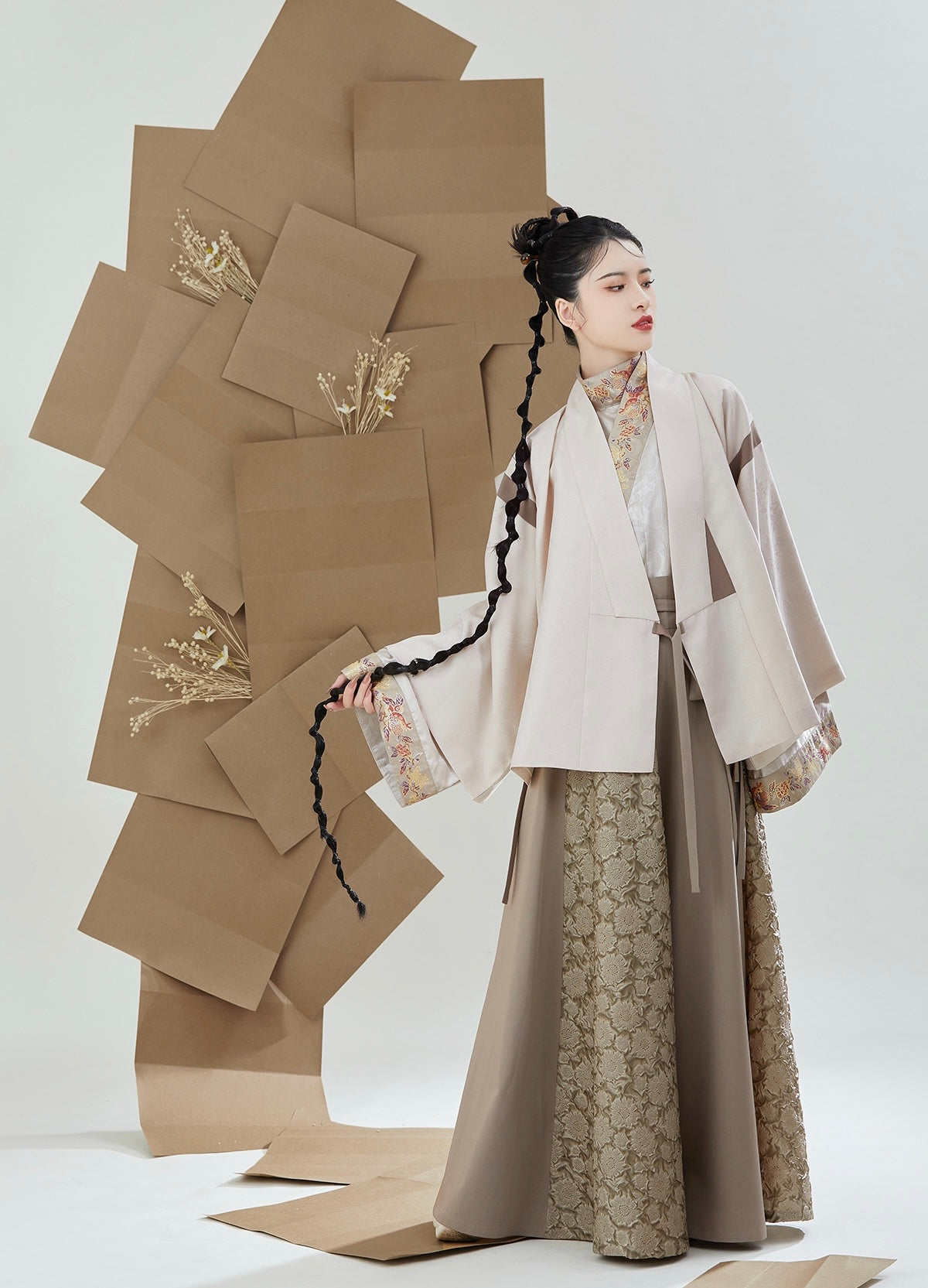 Modern Hanfu, Aruna