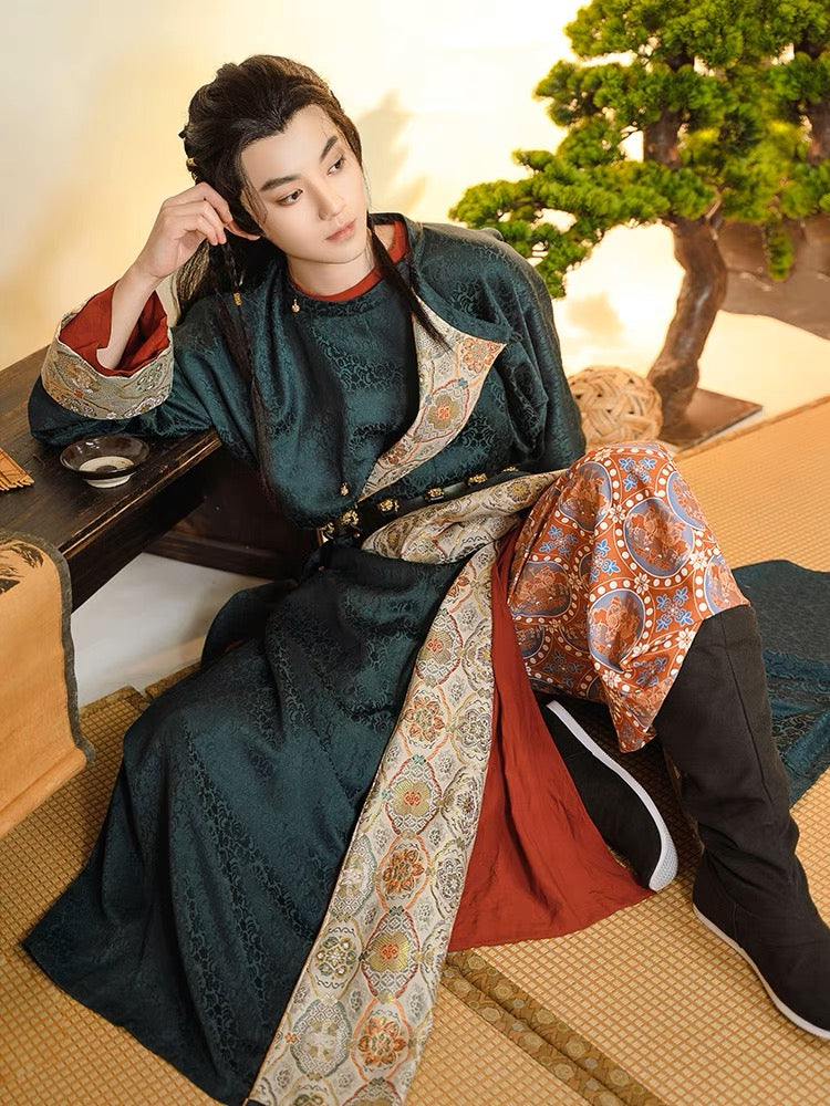 Tang Dynasty Hanfu Outfit - Mountain Pass 关山月 (Preorder)