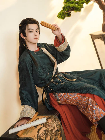 Tang Dynasty Hanfu Outfit - Mountain Pass 关山月 (Preorder)