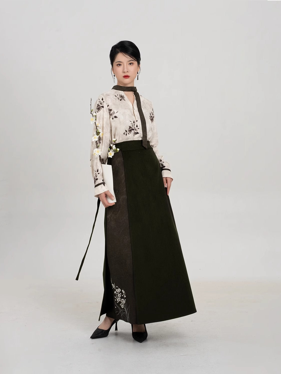Fumei 赋梅 - V Neck New Chinese Style Song Dynasty Hanfu (Preorder)