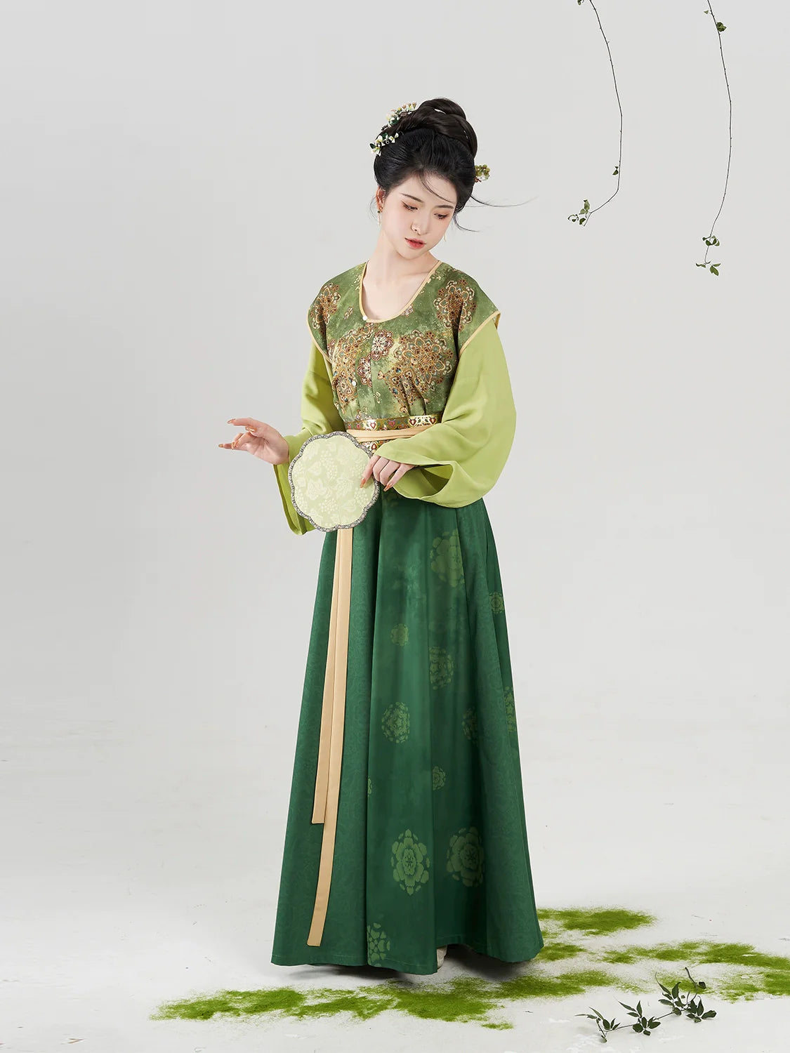 Tang Dynasty x Modern Hanfu: Unfading Splendor 锦绣未央 (Preorder)