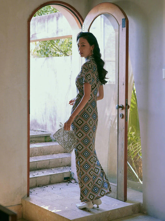 Fang Hui 芳回 - Spring and Summer Short Sleeve Hong Kong-Style Cotton Cheongsam (Preorder)