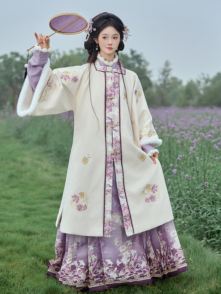 Lily in Court 庭前百合 - Robe & Mamianqun Ming Dynasty Hanfu Set