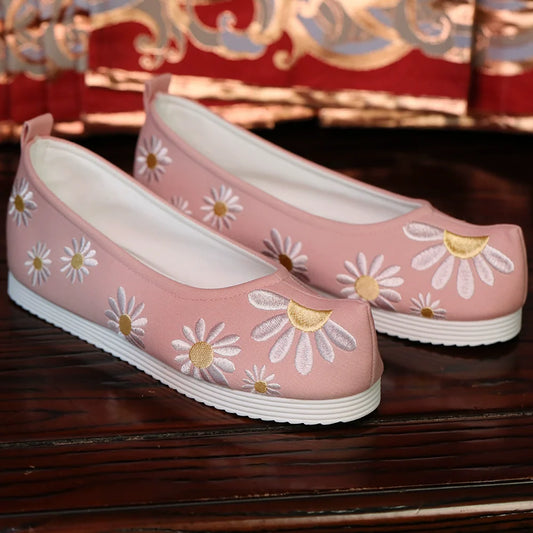 Daisy – Embroidered Chinese Hanfu Shoes