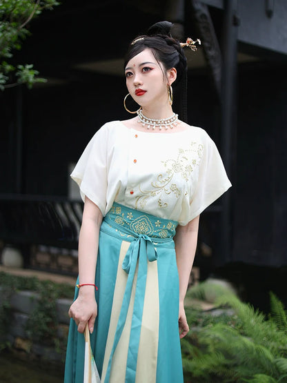 Tang Dynasty x Modern Hanfu: Mountains and Moon 关山月 (Preorder)