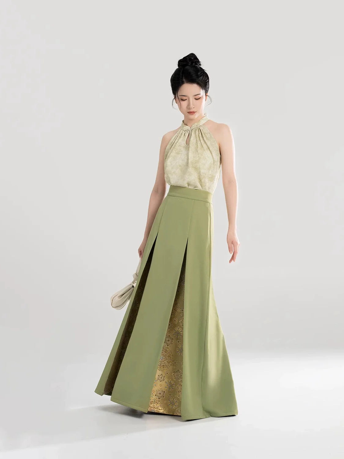 碧春居 Bi Chunju - Song Dynasty Halter-neck Sleeveless Top, Three-pleated Elastic Skirt (Preorder)