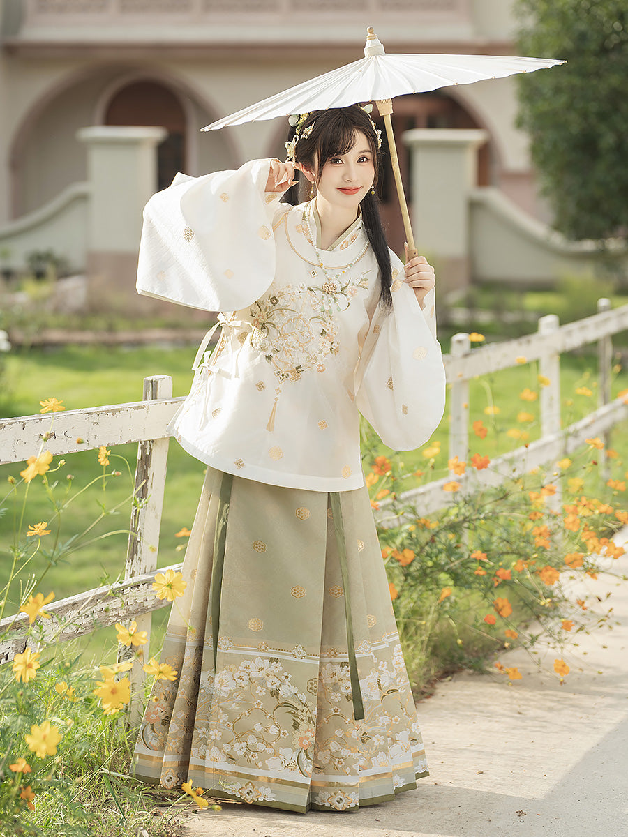 Dark Incense Fan 暗香执扇 - Round Collar Top & Mamianqun Ming Dynasty Hanfu Set