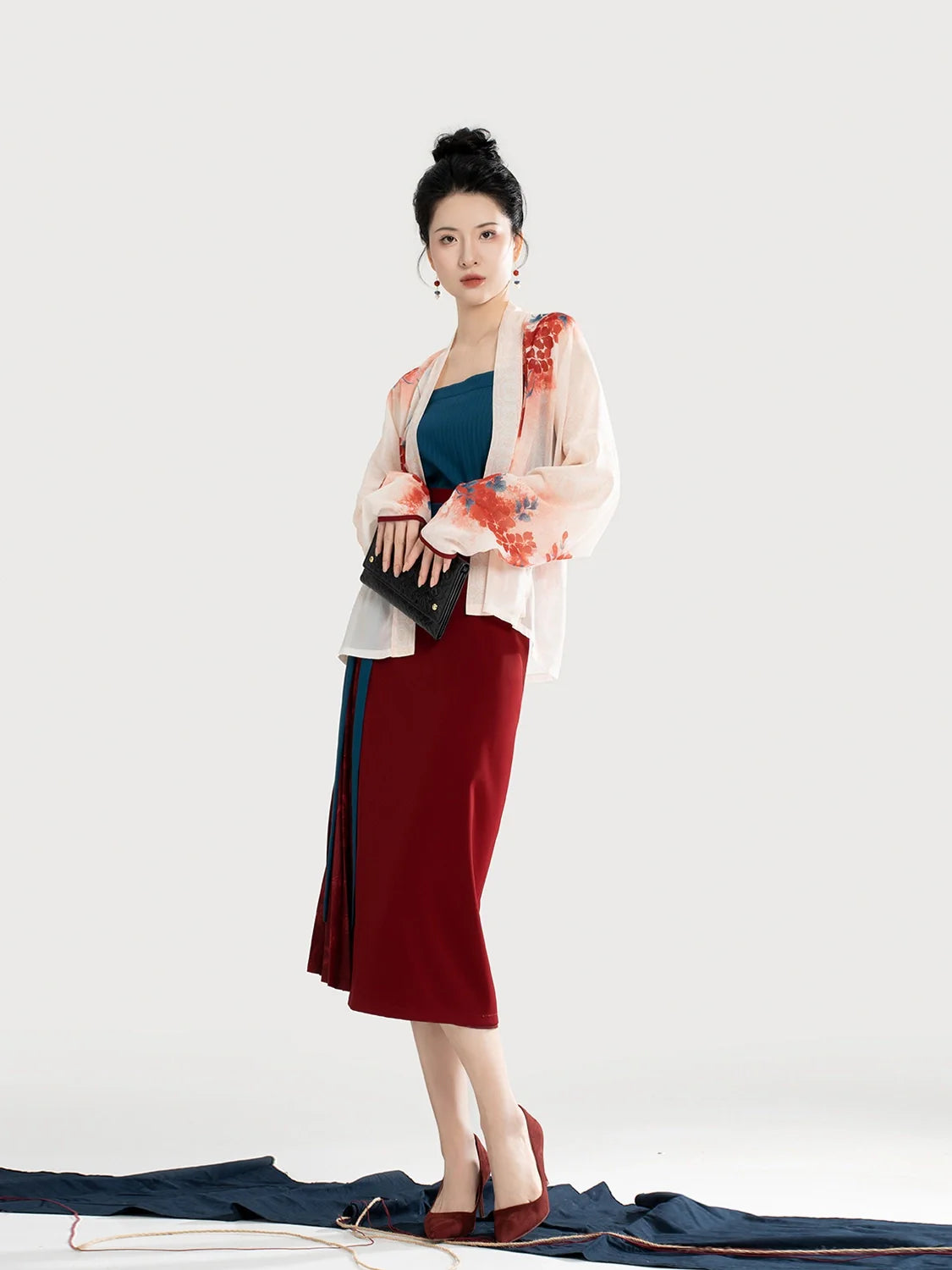 Chi Lingxiao 赤凌霄 - Modern Song Dynasty Hanfu Outfit (Preorder)