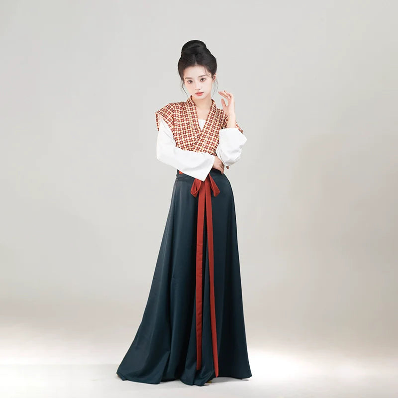 Garden After Rain 雨后花园 - Tang Dynasty Style Beizi Qiyao Ruqun