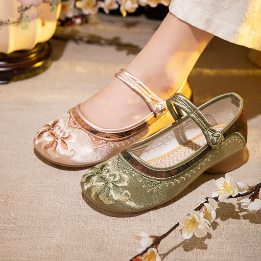 Beatrice - Embroidered Chinese Style Shoes