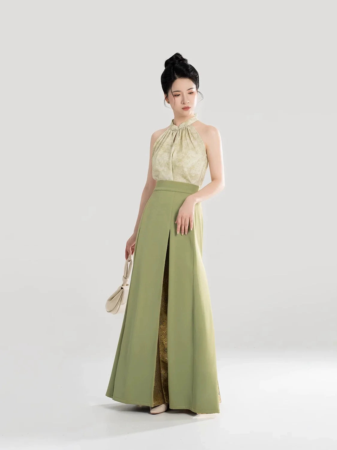 碧春居 Bi Chunju - Song Dynasty Halter-neck Sleeveless Top, Three-pleated Elastic Skirt (Preorder)