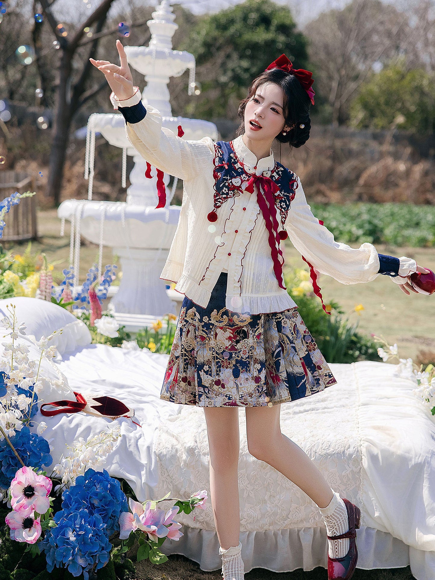 Snow White's Apple 苹果酥 - Ming Dynasty Modern Hanfu and Mamianqun (Preorder)